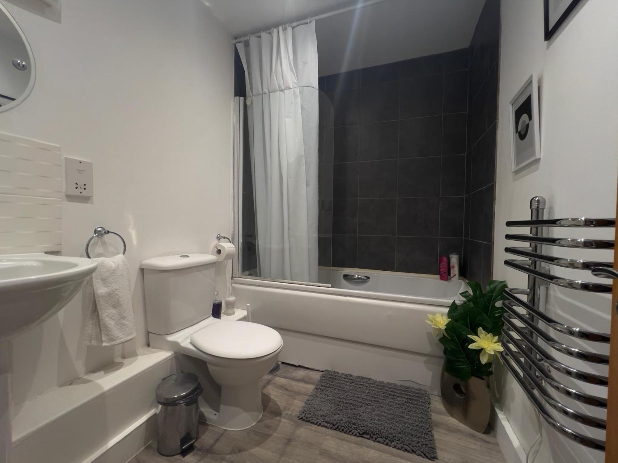2 Bedroom Near Ocean Village Marina Port Apartment Southampton Buitenkant foto
